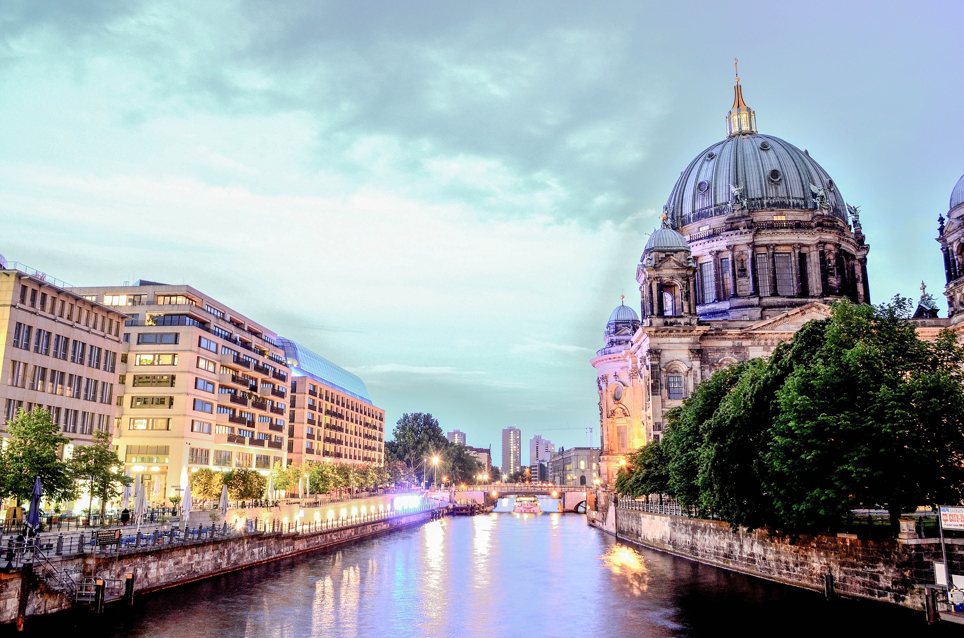 berlin-cathedral-1882397_1920
